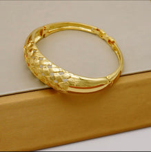 Load image into Gallery viewer, Fashion Russian 3pcs Jewelry set Luxury Shiny Brazilian Gold Bracelet Earrings Ring Ladies Gift