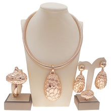 Load image into Gallery viewer, The Latest Dubai Gold Plated Gold Jewelry Set Ladies Necklace Ring Earrings Wedding Banquet Jewelry H0060