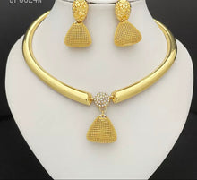 Load image into Gallery viewer, Dubai Women Necklace Earrings Set African Fashion Jewelry Nigeria Gold Plated Bride Jewelry Wedding Party Gifts
