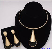 Load image into Gallery viewer, Fashion Nigerian Woman Wedding African Beads Jewelry Set Gold Color Fashion Dubai Gold Color Bridal Gift
