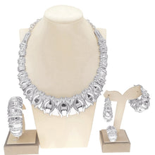 Load image into Gallery viewer, Latest Fashion Dubai Gold Necklace Jewelry Set High Quality Ladies Wedding Party Jewelry Set H0043
