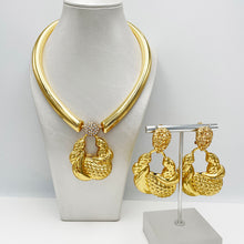 Load image into Gallery viewer, Dubai Women Necklace Earrings Set African Fashion Jewelry Nigeria Gold Plated Bride Jewelry Wedding Party Gifts
